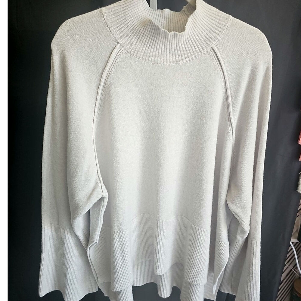 Cyprus Pullover Light Gray Asymetrical Split Bottom SweaterWide Sleeves Size XL